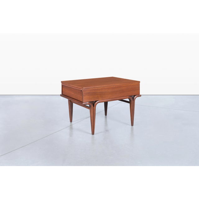 Mid-Century Modern Sculptural Walnut Nightstands / Side Tables, 1960s For Sale In Los Angeles - Image 6 of 12