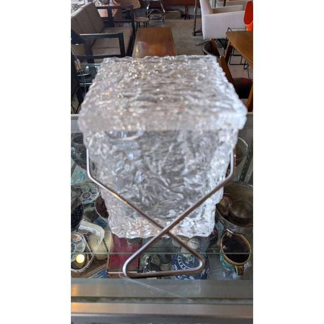 Transparent 1960s Mid-Century Modern Textured Lucite Ice Bucket For Sale - Image 8 of 13