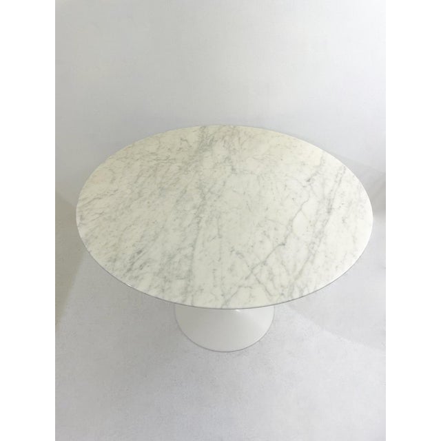 1960s Mid-Century Round White Marble Tulip Dining Table attributed to Eero Saarinen for Knoll, 1960s For Sale - Image 5 of 7