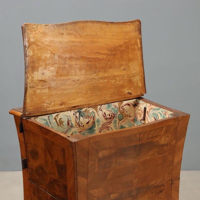 Barocchetto Cabinet in Walnut with Burl Inlays For Sale - Image 5 of 12