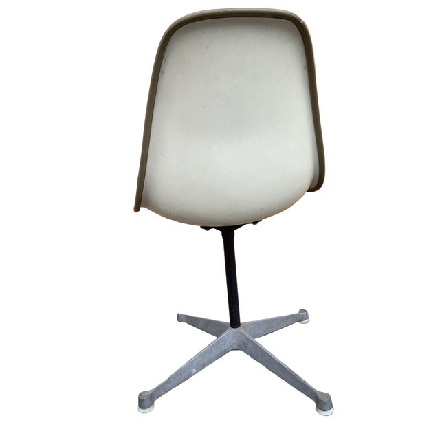 Mid Century Modern Herman Miller Swivel Shell Chairs in Orange - Set of 4 For Sale - Image 10 of 12