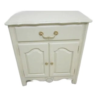 1980s Vintage Ethan Allen Nightstand One Drawer 2 Door Gold Handles Beige Color For Sale