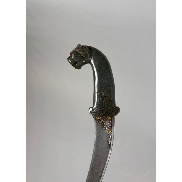 Kard jade dagger with lion's head, India, Mughal Dynasty (1526-1857) For Sale - Image 4 of 9