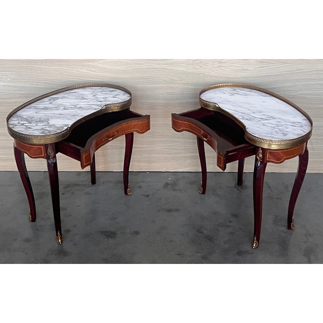 Brown Pair of French Kidney Shape Nightstands Bedside Tables Louis Xvi, Circa 1910 For Sale - Image 8 of 12