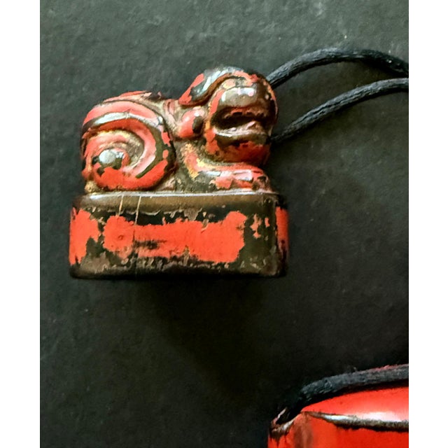 Rare Japanese Inro Netsuke and Omije with Negoro Red Lacquer Edo Period For Sale - Image 12 of 14