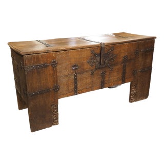 Circa 1600 German Oak Stollentruhe Trunk, Original Iron and Butterfly Lock Plate For Sale