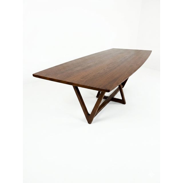 An elegant mid-20th-century dining table made entirely of teak. An original from its era, the table is in perfect...