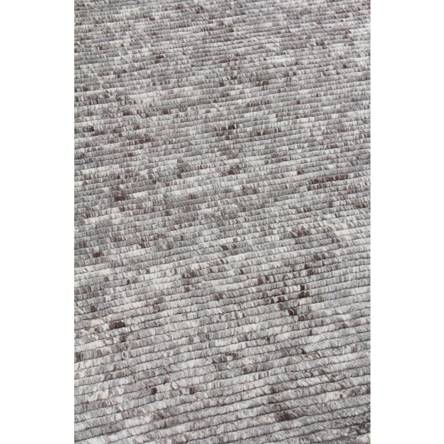 Exquisite Rugs Hamilton Hand Knotted Wool Gray & Ivory - 10'x14' For Sale In Los Angeles - Image 6 of 8