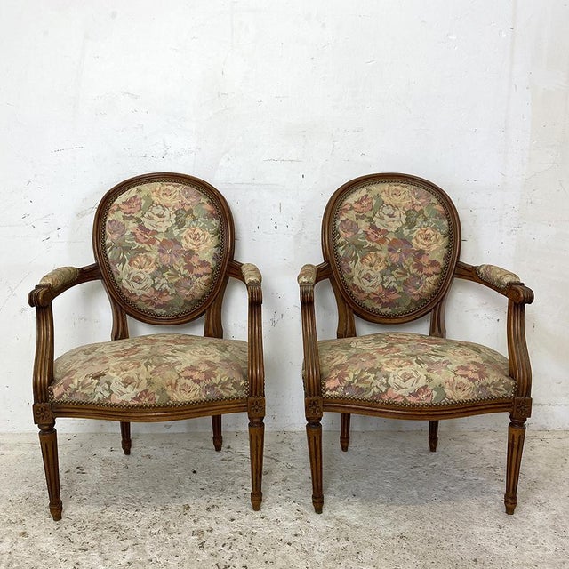 Louis XVI Style Cabriolet Armchairs with Medallion Backs, Set of 2 For Sale - Image 3 of 12