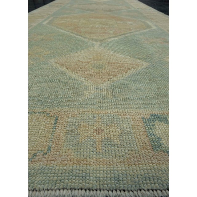 Early 21st Century Turkish Oushak Rug 4' x 9'6" #18017 For Sale - Image 5 of 8