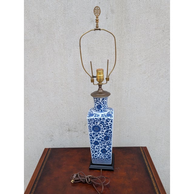 Mid 20th Century Chinese Blue and White Porcelain Table Lamp For Sale In Washington DC - Image 6 of 7