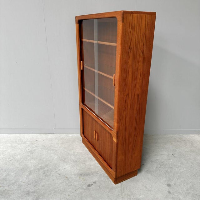 Dyrlund Danish Display Cabinet in Teak by Dyrlund, 1980s For Sale - Image 4 of 15