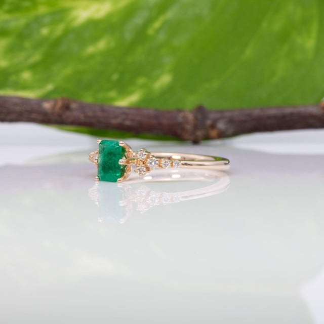 Colombian Emerald Ring With Earth-Mined Diamond Accents: Solid 14k Gold, 5x4mm, Size 6.75 For Sale In Columbus - Image 6 of 9