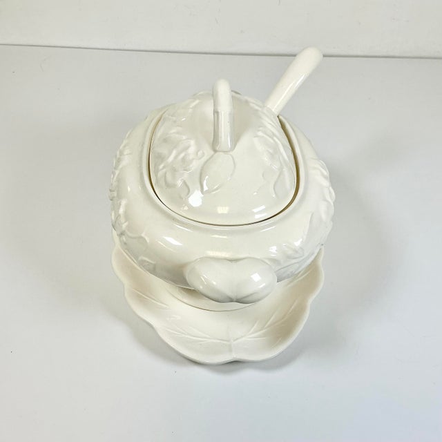 Mid-Century Hollywood Regency Coastal Cream Ware Iris Motif Ironstone Soup Tureen - 3 Piece Set For Sale - Image 9 of 18