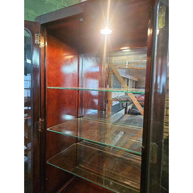 Vintage American of Martinsville Chinoiserie Asian-Style Curio Display Cabinet For Sale - Image 10 of 10