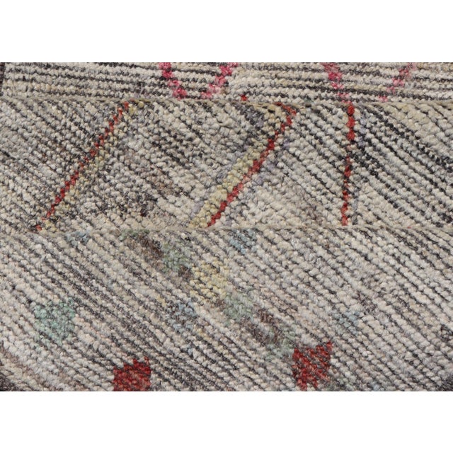 Modern Hand-Knotted Runner in Wool With Sub-Geometric Design in Multicolor 2'9 X 9'7 For Sale - Image 10 of 11