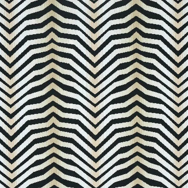Abstract Sample - Schumacher X Neisha Crosland Arcure Epingle Fabric in Zebra Black For Sale - Image 3 of 3