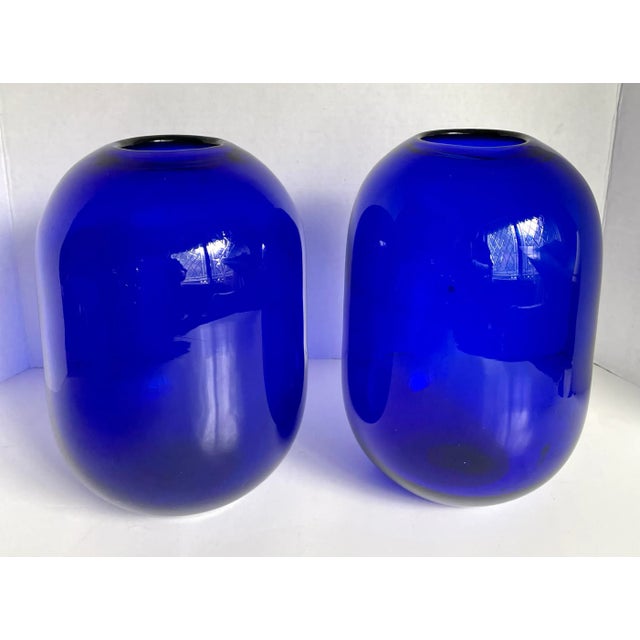 Contemporary Mid 20th Century Hand-Blown Cobalt Blue Art Glass Vase For Sale - Image 3 of 9