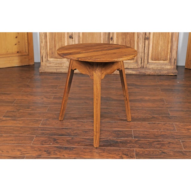 Wood English Turn of the Century Pine Cricket Table with Scalloped Apron, circa 1900 For Sale - Image 7 of 9