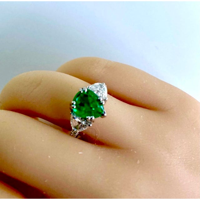 2020s Gia Certified Colombian Pear Emerald Diamond 3.35 Carat 18 Karat Gold Ring, Size 6.25 For Sale - Image 5 of 8