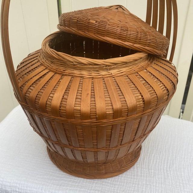 Mid-20th Century Chinese Lidded Bamboo Wedding Basket For Sale - Image 11 of 12