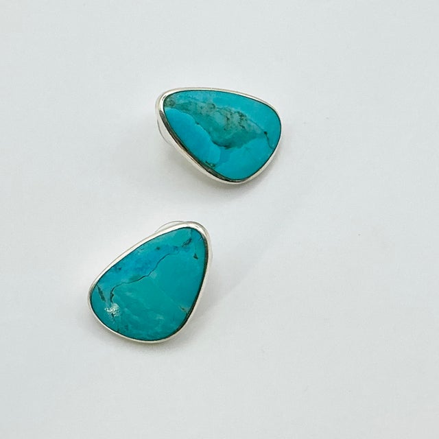 Turquoise 1980s Vintage Southwestern Americana Peyote Bird Turquoise & Sterling Large Pierced Stud Earrings - A Pair For Sale - Image 8 of 12