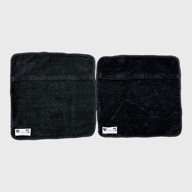 Vintage 2003–2004 Judi Boisson Hand-Hooked Equestrian Horse & Saddle Velvet Pillow Covers – Pair For Sale - Image 4 of 18