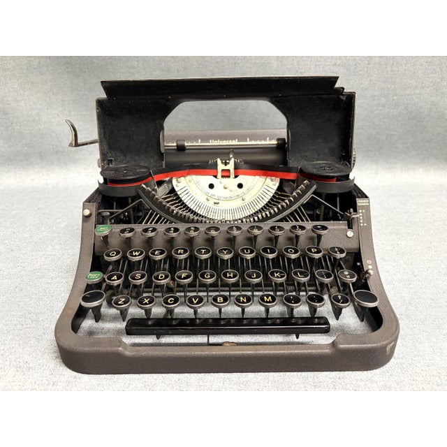 1930s 1939 Universal Underwood Typewriter For Sale - Image 5 of 9