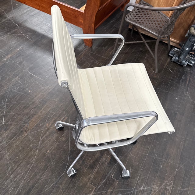 Metal Charles + Ray Eames for Herman Miller Eames Aluminum Group Management Chair For Sale - Image 7 of 12