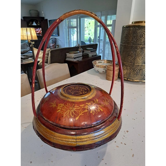 Asian 1940s Vintage Lacquered Cypress Chinese Basket For Sale - Image 3 of 10