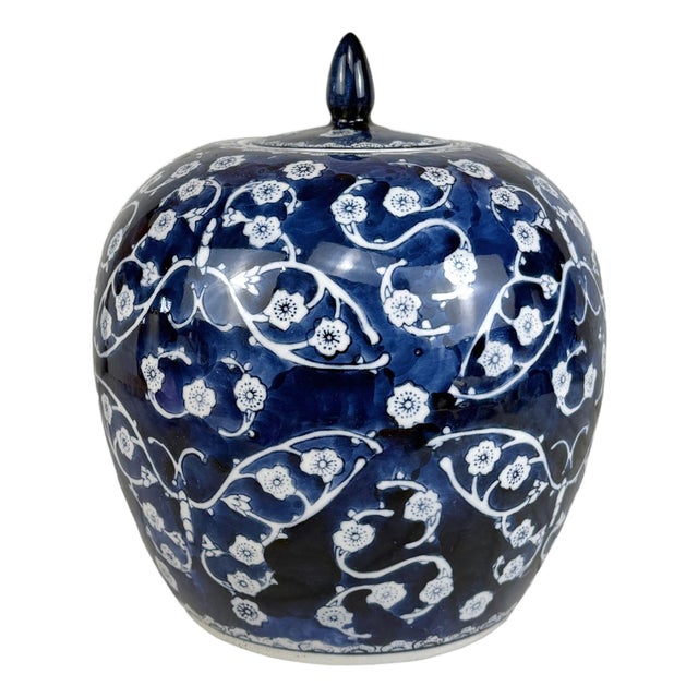 Vintage Chinese Chinoiserie Blue & White Porcelain Butterfly Floral Ginger Jar For Sale