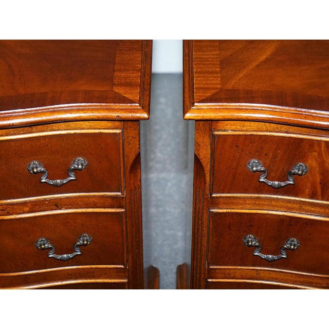 Wood Georgian Style Serpentine Nightstands with Drawers, Set of 2 For Sale - Image 7 of 18