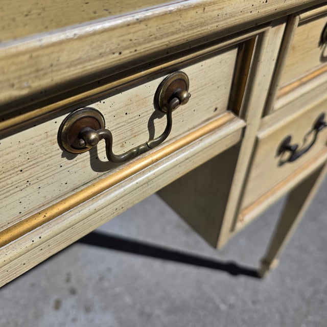 Sligh Furniture French Provincial Louis XVI Revival Five-Drawer Writing Desk With Tooled Leather Top, Circa 1960s For Sale - Image 18 of 18