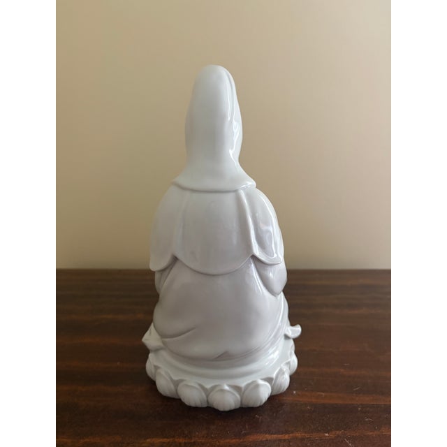 Mid 20th Century Blanc De Chine Porcelain Seated Kwan Yin Figure For Sale - Image 9 of 11