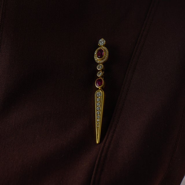 1990s Vintage Ruby Diamond 18k Yellow Gold Brooch For Sale - Image 5 of 6