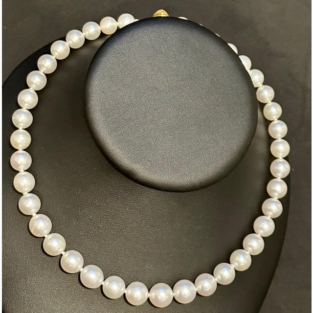 Graduating White South Sea Pearls 9-12mm Strand Necklace 14 Kt Yellow Gold Clasp For Sale In New York - Image 6 of 18