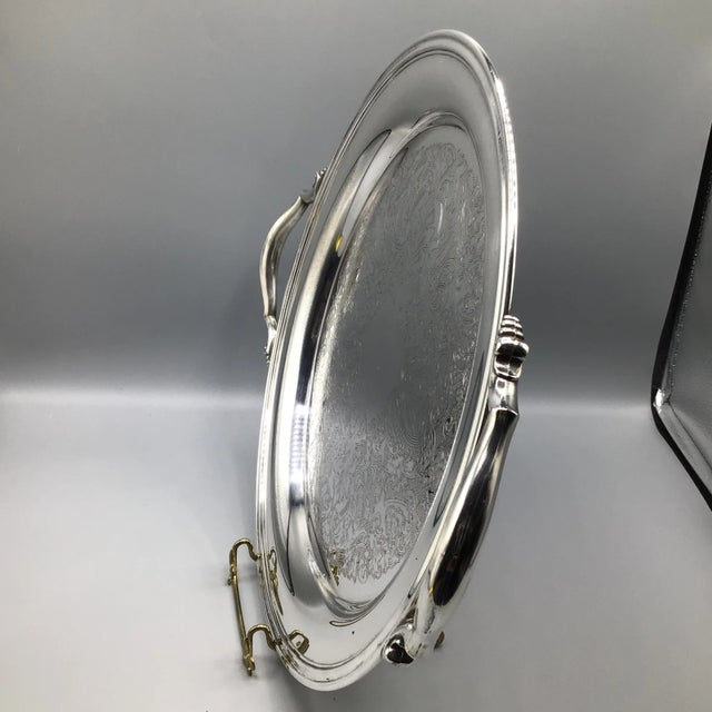 Oneida 14 1/2 inch round silver plated serving tray with handles. This is a vintage silver plate over copper by Oneida.