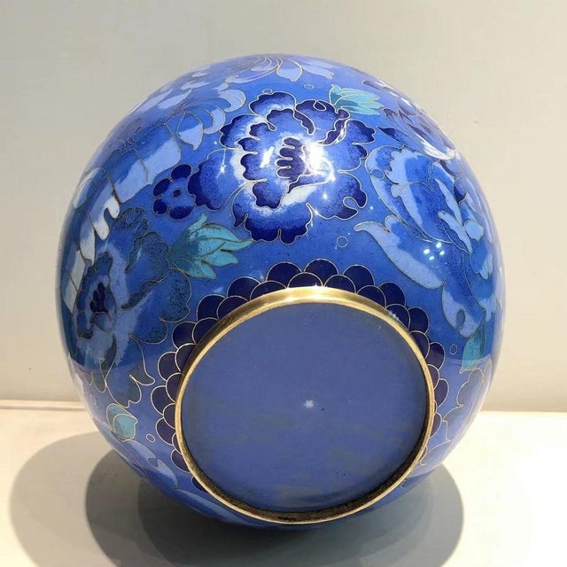 Late 20th Century Vintage Cloisonné Enamel Blue Floral Lidded Ginger Jar With Wooden Stand For Sale - Image 5 of 8
