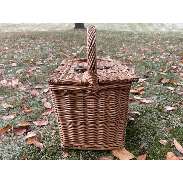 Vintage Wicker Picnic Basket W/ 2 Wine Bottle Compartments For Sale In Philadelphia - Image 6 of 12