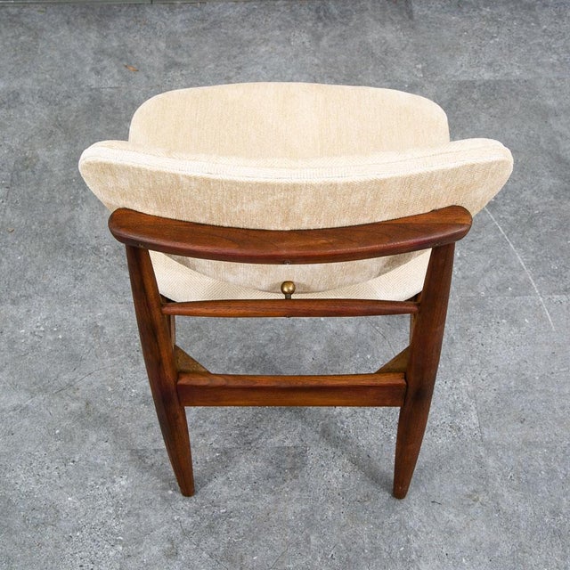 John Stuart Mid Century Danish Modern Dining Chair John Stuart Wood Walnut Off White Cream For Sale - Image 4 of 12