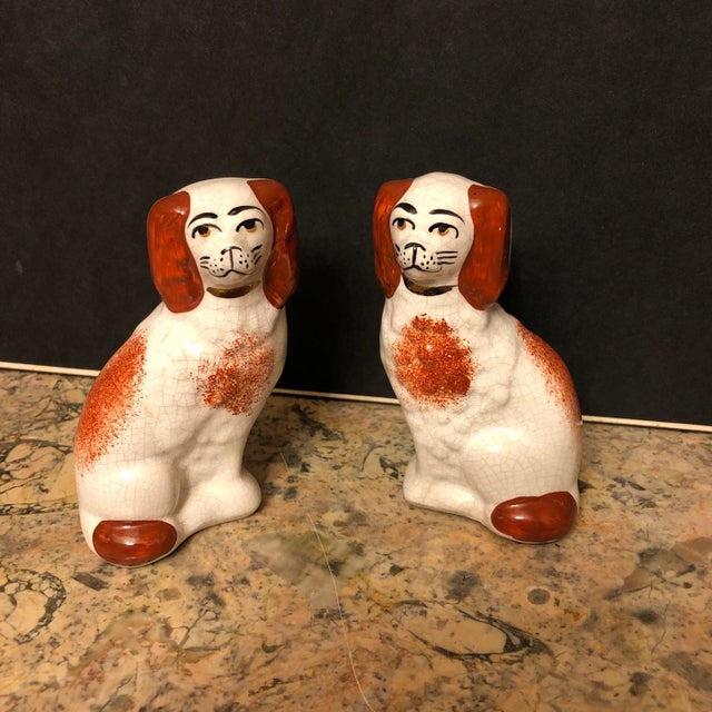 English Staffordshire Style Spaniel Figurines - Pair For Sale - Image 6 of 6