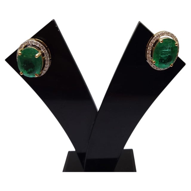 Gemstone details Emerald: 7 cts Diamond: 0.43 cts Cut: oval 14K gold Net weight: 3.94 cts CODE: K
