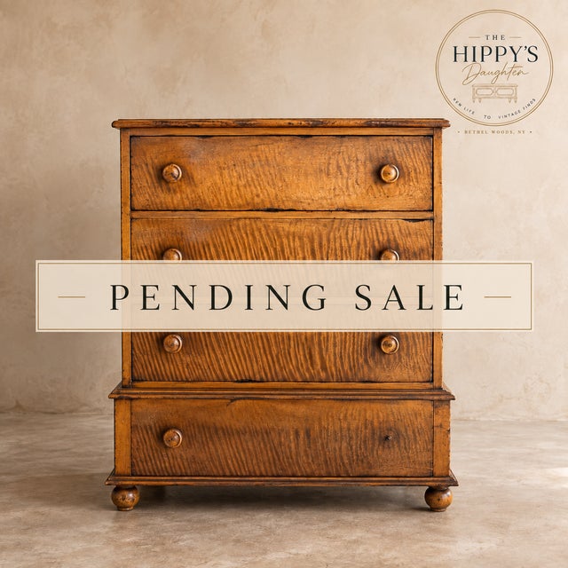 44"H × 34"W × 19"D PENDING SALE — Will update listing if the item becomes available again. All about the stripes! A...