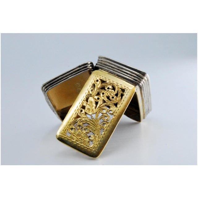 Gold William IV Silver and Gold Vinaigrette Box with Engravings For Sale - Image 8 of 9
