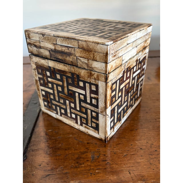 Maitland - Smith Tessellated Bone Trinket Box - Maitland-Smith Basketweave 6” Square For Sale - Image 4 of 12