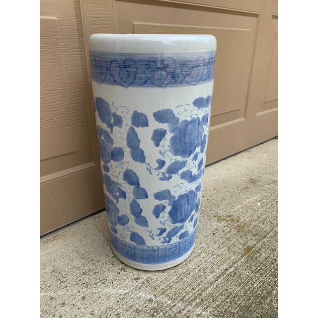 Late 20th Century Vintage Chinoiserie Blue and White Porcelain Umbrella Stand For Sale - Image 5 of 10