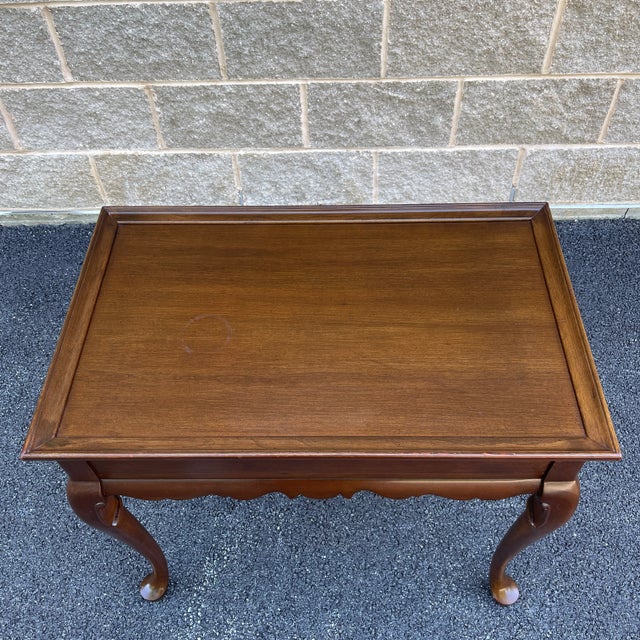 1980s Ethan Allen Court Traditional Queen Anne Cherry Tea Table or Side Table (118204