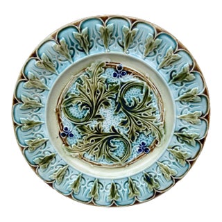French Green Majolica Acanthus Leaves Plate, Circa 1880 For Sale