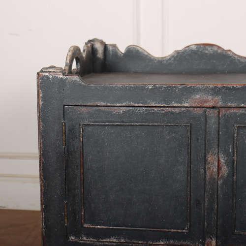 18th Century English Bedside Cabinet For Sale - Image 3 of 11