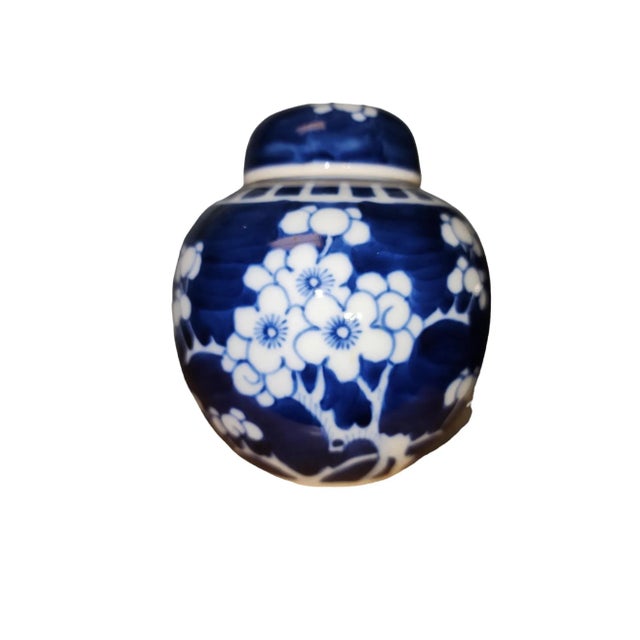 Very pretty petite 19th century Chinese ginger jar in prunus pattern, with original wooden inner stopper. Bearing Kangxi...